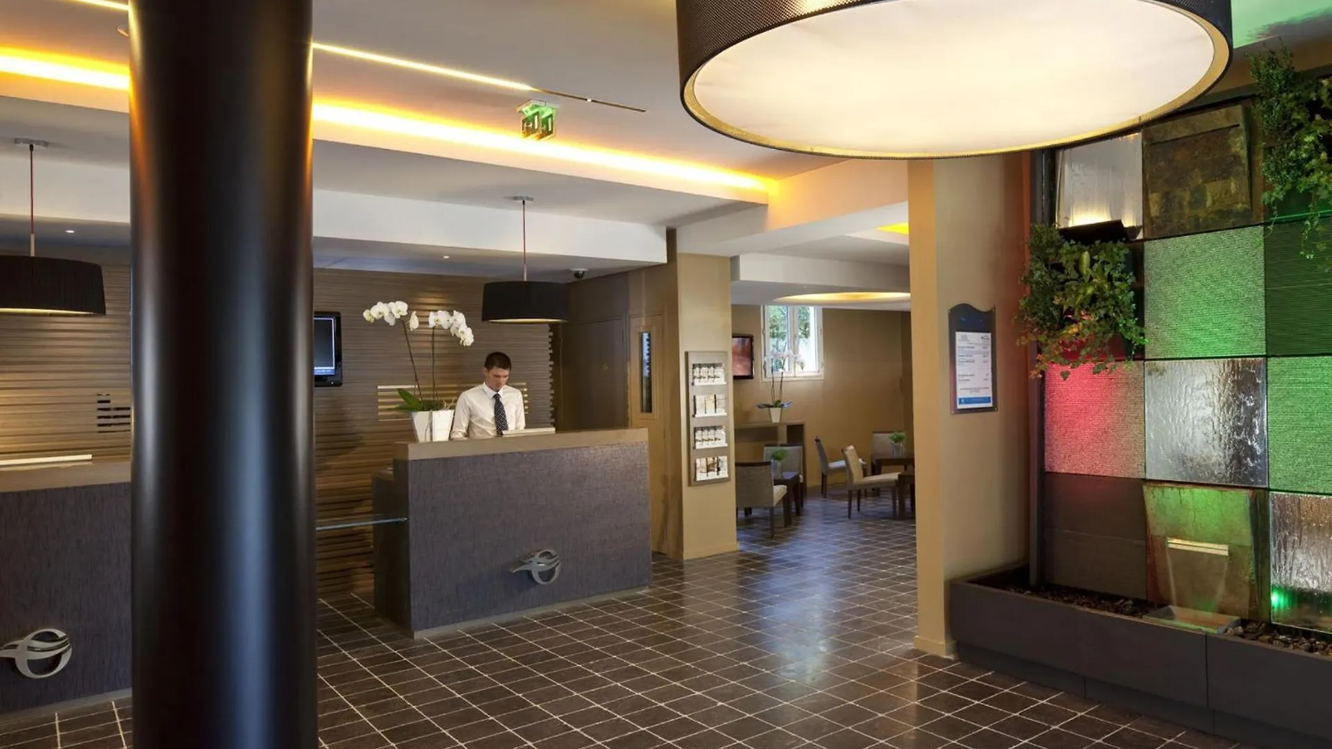 Escale Oceania Aix-En-Provence Hotell