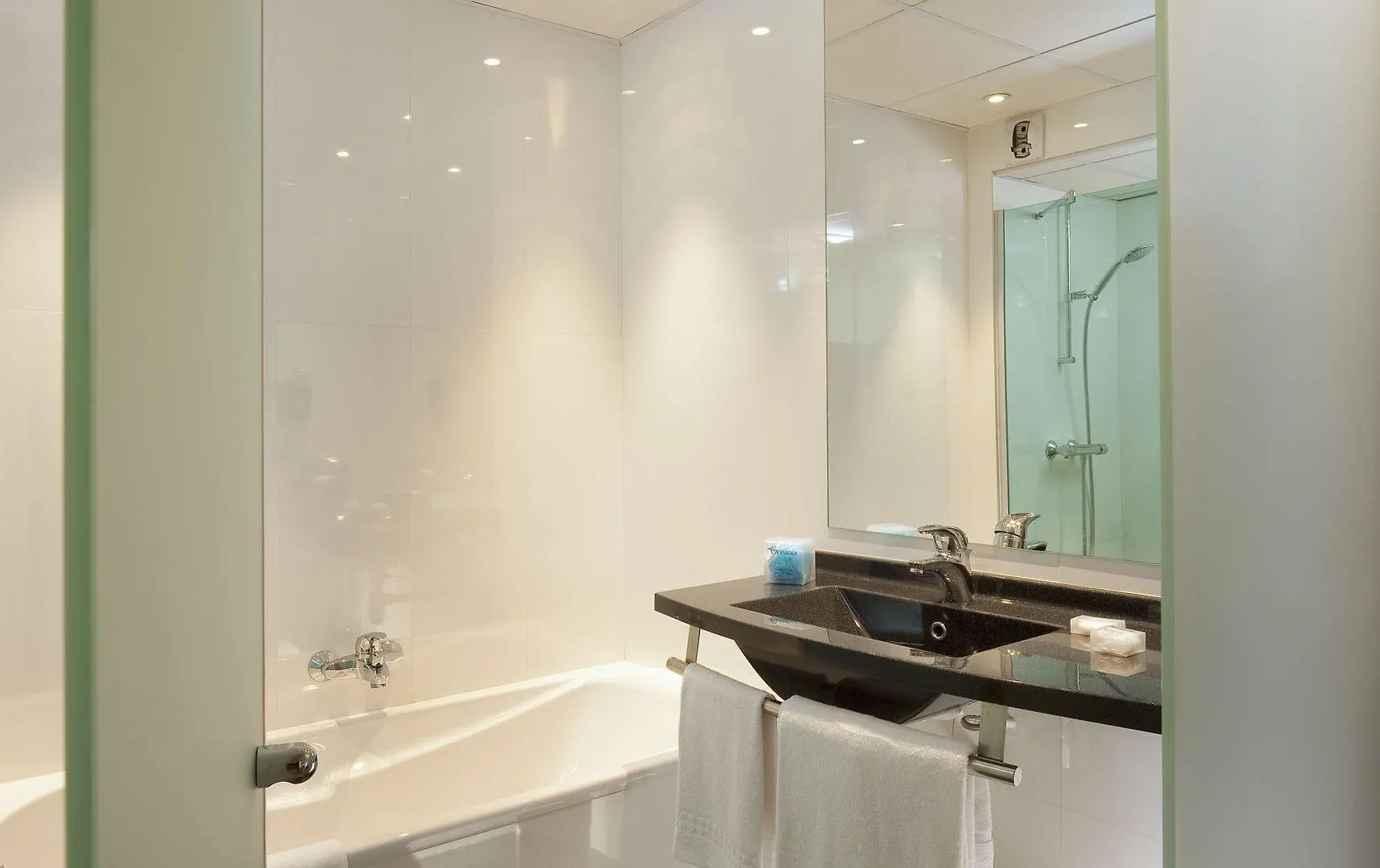 ***  Escale Oceania Aix-En-Provence Hotel France